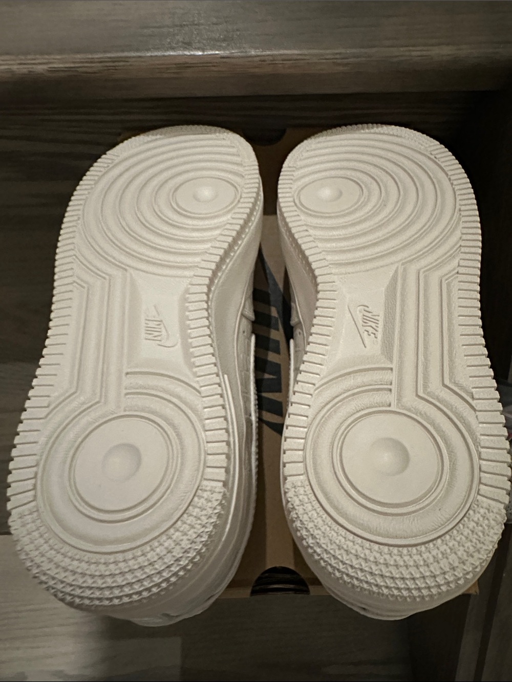 Kith x Nike Air Force 1 Low GS - Picture 5 of 9